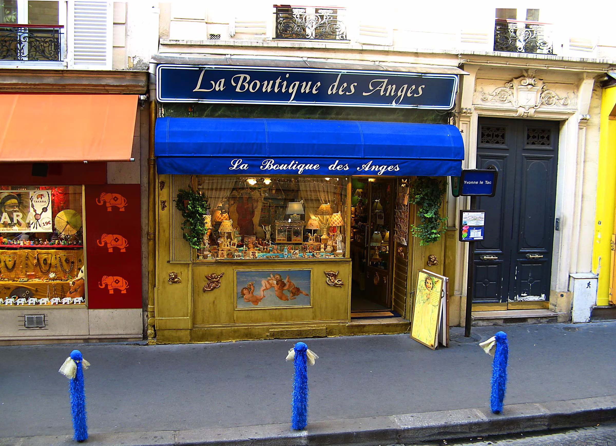 La devanture du Magasin en 2008, rue Yvonne Le Tac.